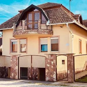 Aranylo Apartmanhaz Hajduszoboszlo